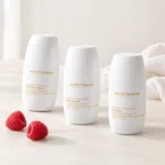 Lot de trois déodorants MTA : Fraise et Framboise, Pêche blanche et Classique sur fond clair